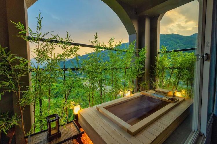 하동 벚꽃 숙소, 방에서 꽃비 맞는 그 느낌 미쳤어!