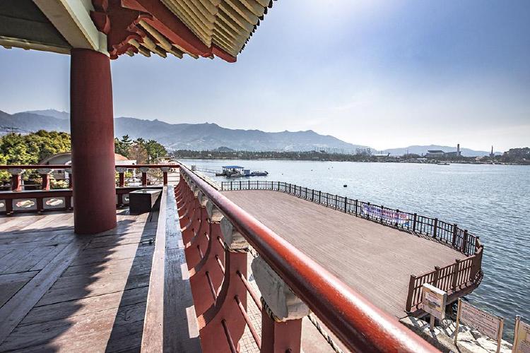 진해루 해변공원